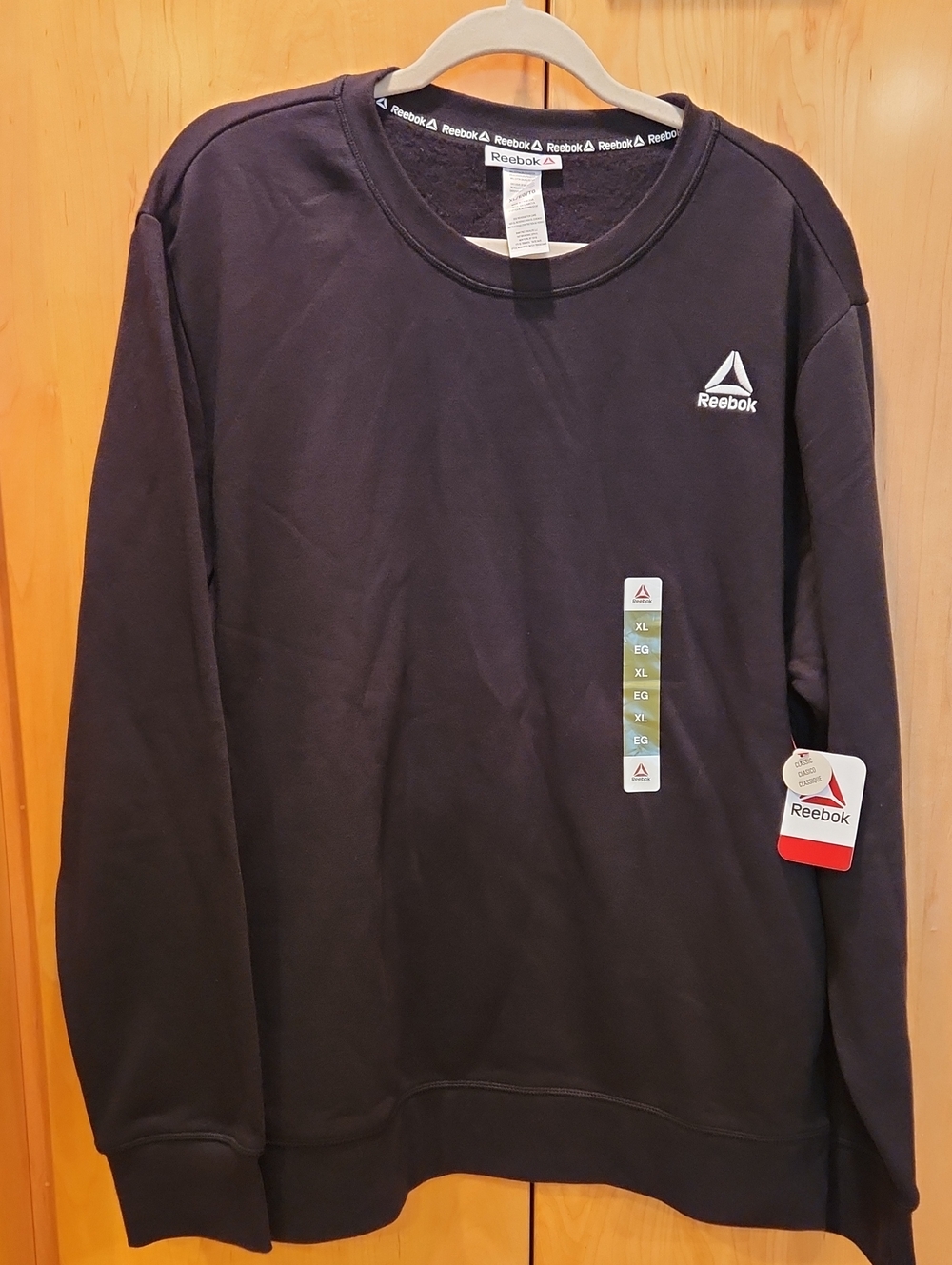 Reebok Black Men's Pullover Sweatshirt with Chest Logo